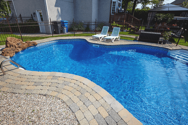 Advantages and Disadvantages of Saltwater Pools
